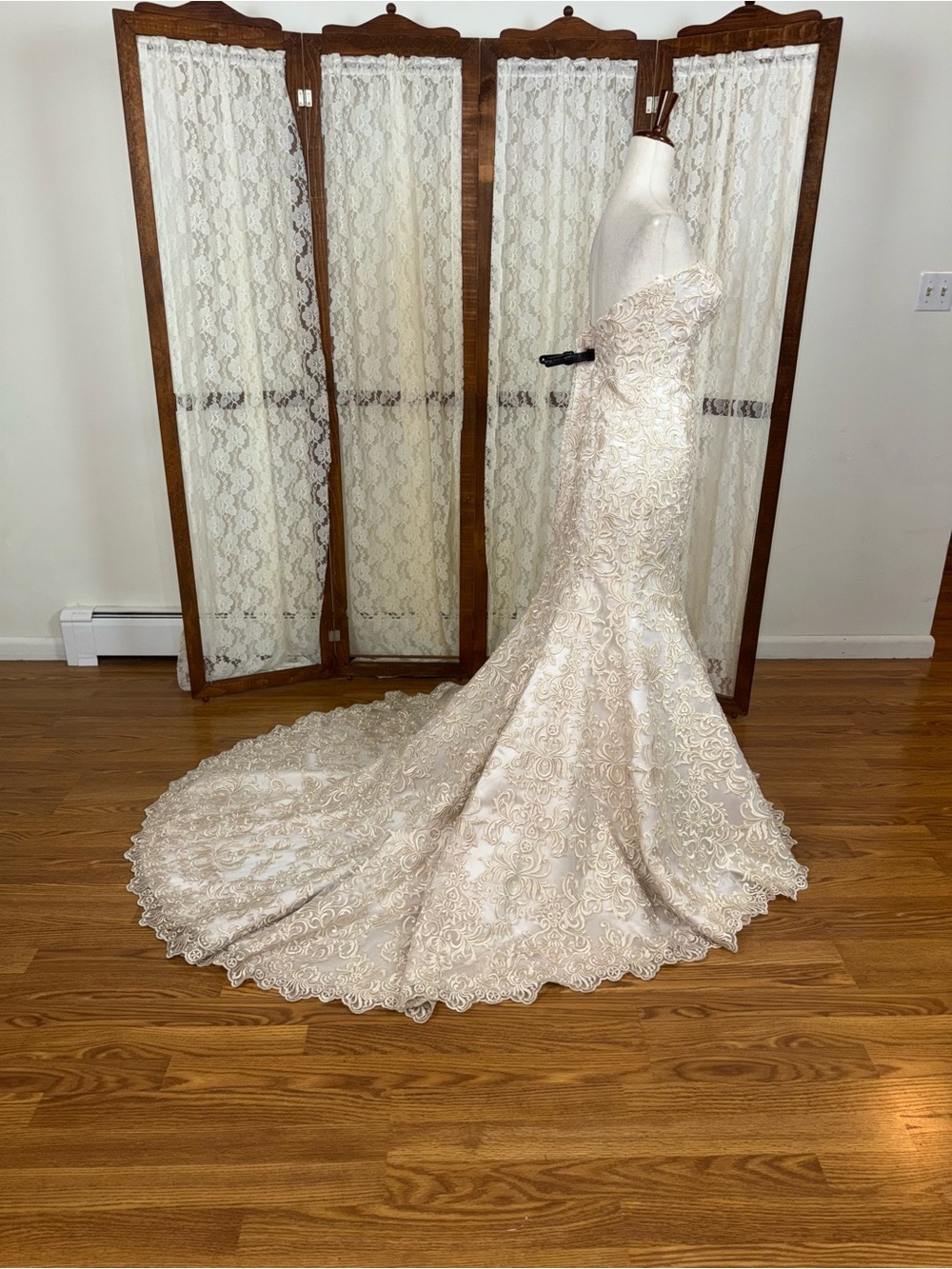 Stunning NEW Allure Romance Ivory Blush Champagne Wedding Gown - Picture 7 of 12